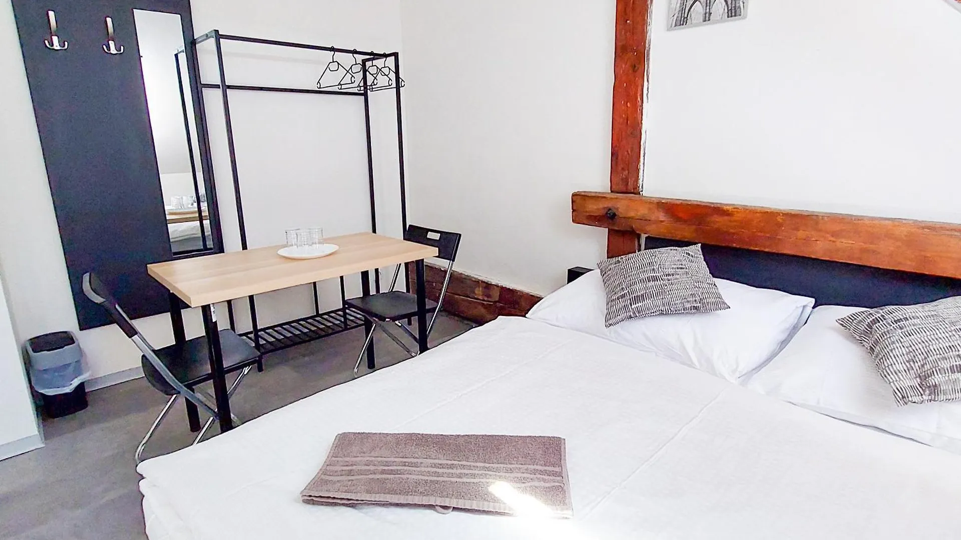 Homestay Utulny Podkrovni Pokoj R4 Prague