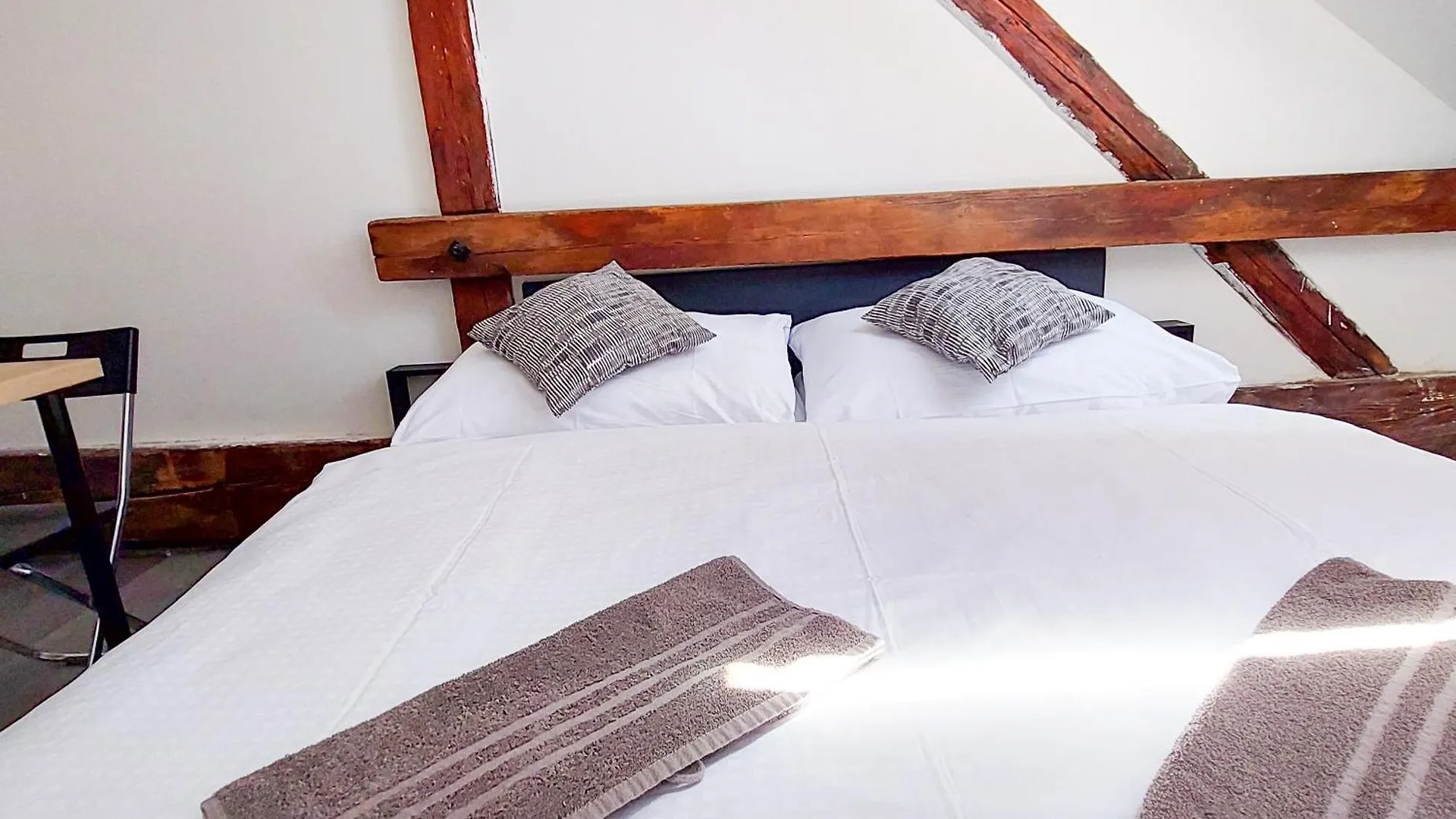 Homestay Utulny Podkrovni Pokoj R4 Prague Czech Republic